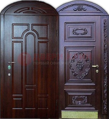 Стильная железная арочная дверь с декоративным элементом ДА-24 в Пензе