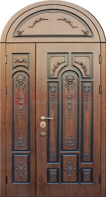 Арочная железная дверь с виноритом и узором ДА-36 в Пензе