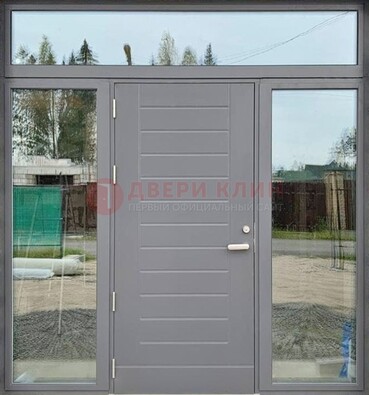 Серая стальная дверь с панелью МДФ и стеклянными фрамугами ДФГ-28 в Пензе