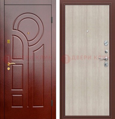 Красная металлическая дверь с МДФ панелями ДМ-368 в Пензе