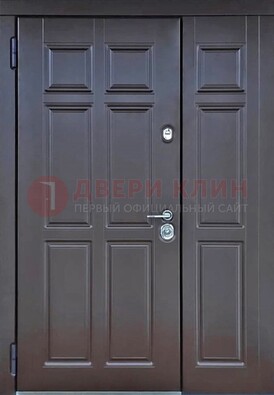 Тёмная двухстворчатая входная дверь для коттеджа с МДФ ДМ-533 в Пензе