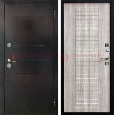 Черная железная дверь с порошковым покрытием и филенчатой МДФ ДП-221 в Пензе