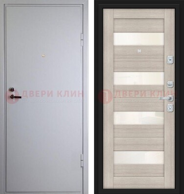 Белая железная дверь с порошковым напылением и стеклом ДП-308 в Пензе