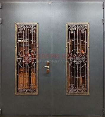 Входная металлическая парадная дверь со стеклом и ковкой ДПР-81 в Пензе