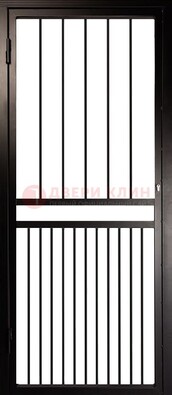 Коричневая одностворчатая железная решетчатая дверь ДР-24 в Пензе