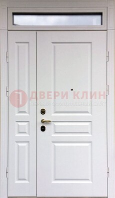 Белая двухстворчатая металлическая дверь со стеклом ДС-63 в Пензе