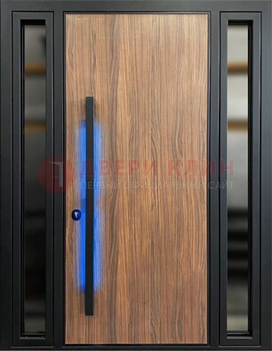 Коричневая металлическая дверь со стеклом ДС-69 в Пензе