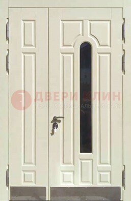 Белая двухстворчатая металлическая дверь со стеклом ДС-71 в Пензе