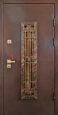 Металлическая дверь с порошковым напылением со стеклом и ковкой ДСК-110 в Пензе