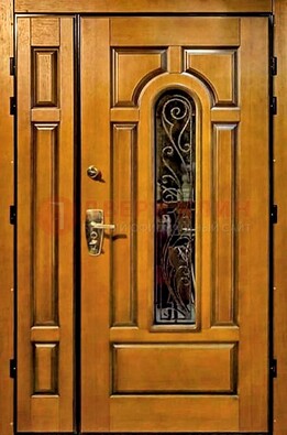 Распашная металлическая дверь со стеклом и ковкой для дома ДСК-152 в Пензе
