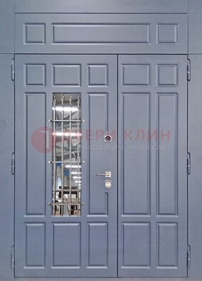 Серая двухстворчатая дверь Винорит со стеклом и ковкой ДСК-234 RAL 7024 в Пензе