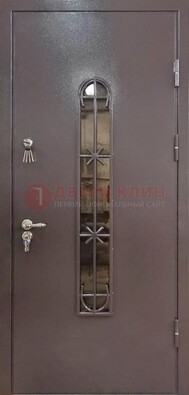 Металлическая дверь Порошок с небольшим стеклом и ковкой ДСК-282 в Пензе