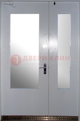 Белая  тамбурная дверь со стеклянными вставками ДТМ-18 в Пензе