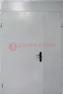 Белая металлическая тамбурная дверь ДТМ-5 в Пензе