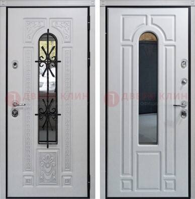 Белая стальная дверь с виноритом и ковкой снаружи ДВТ-197 в Пензе